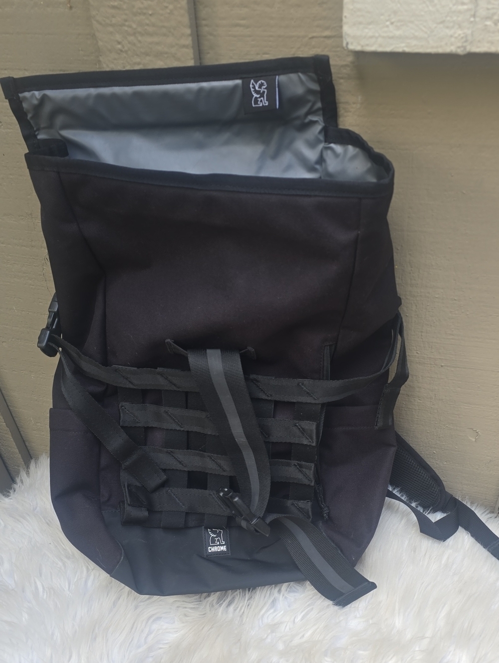 Chrome Industries Barrage 18LBlack Rolltop Backpack Waterproof Urban Commuter Bl